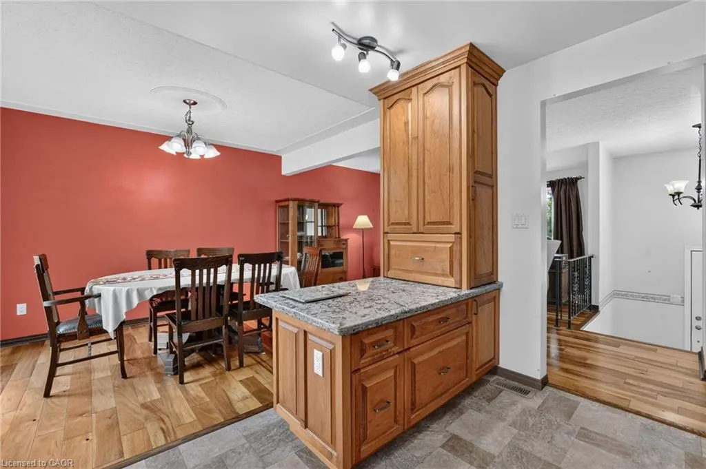 5 Brooks Circle