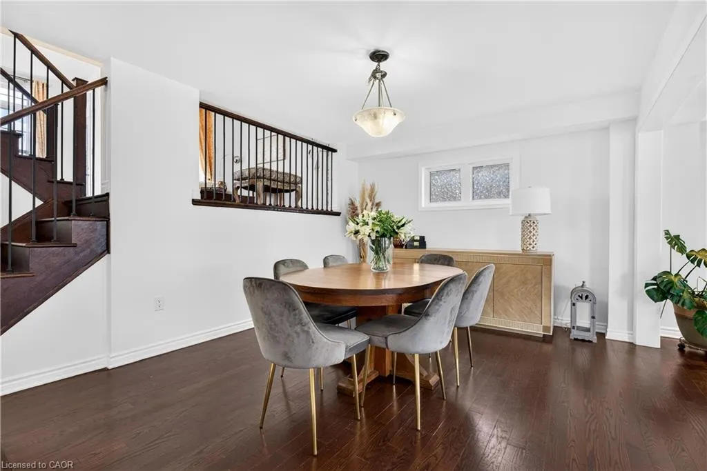 7 Pickett Place