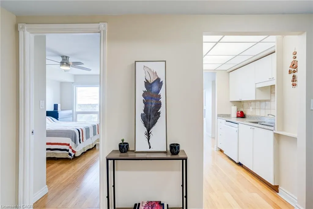 237 King Street W #909