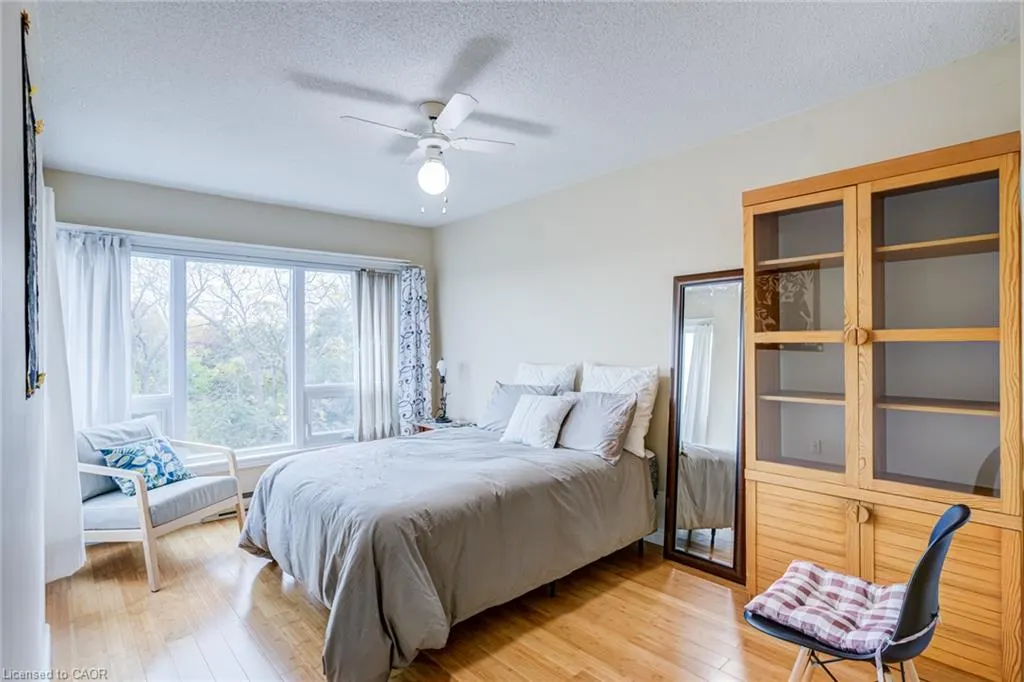 237 King Street W #909