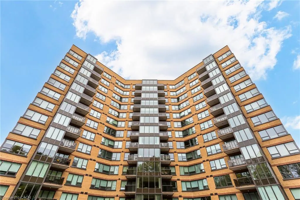 237 King Street W #909