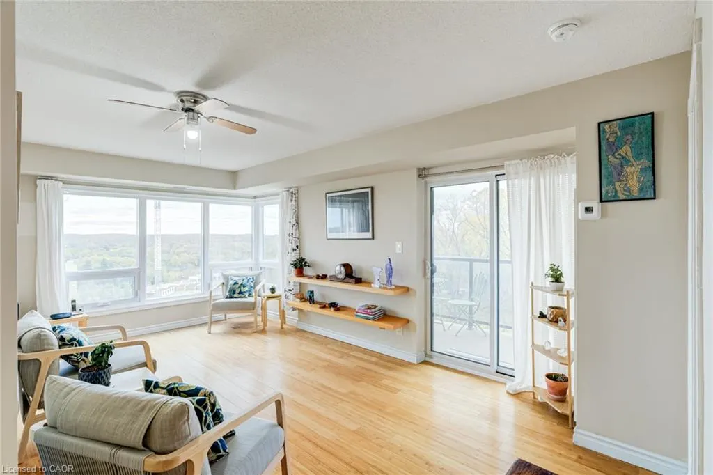 237 King Street W #909