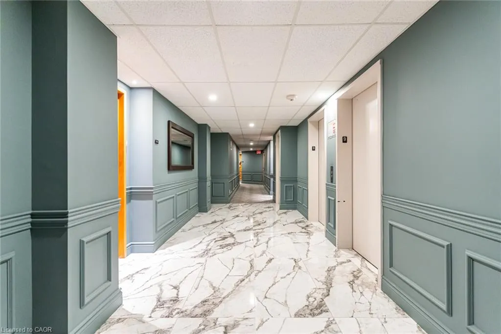 237 King Street W #909