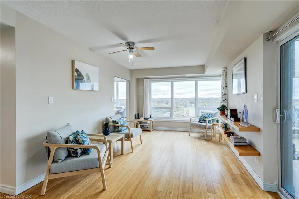 237 King Street W #909