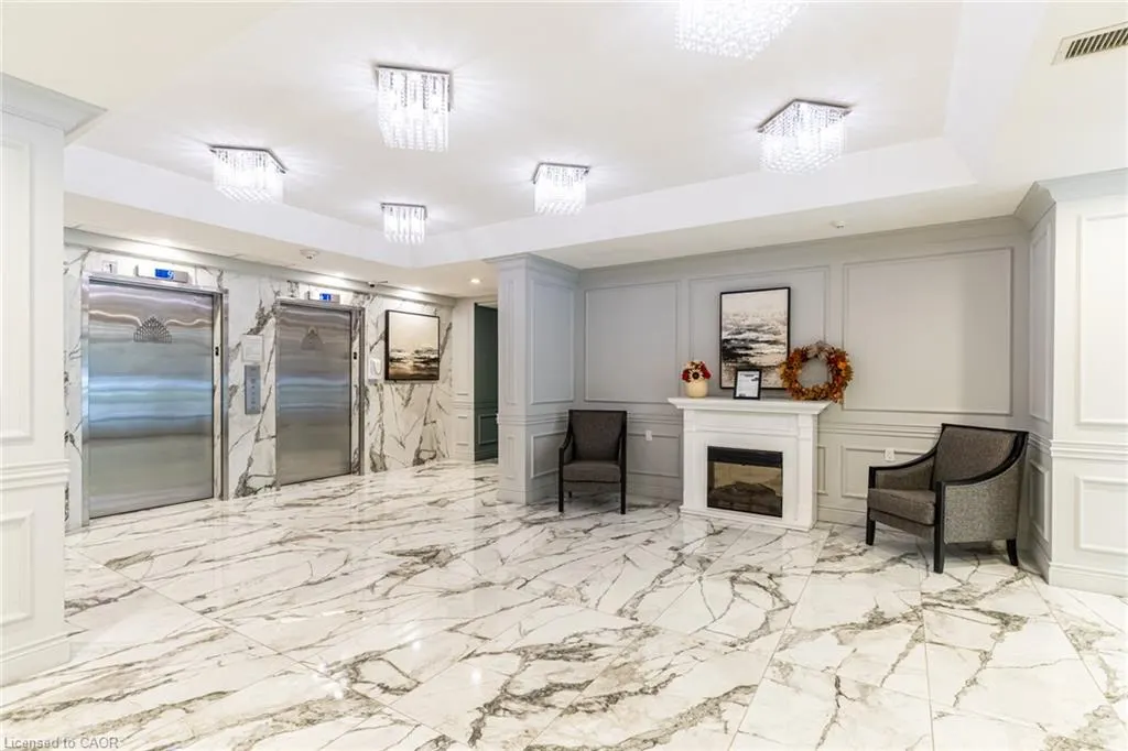 237 King Street W #909