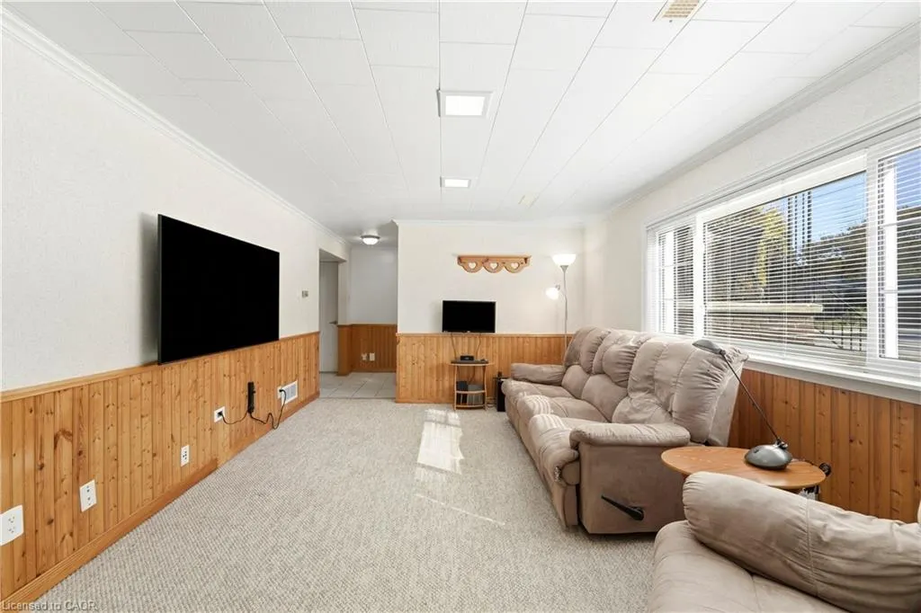 1380 Queen's Boulevard