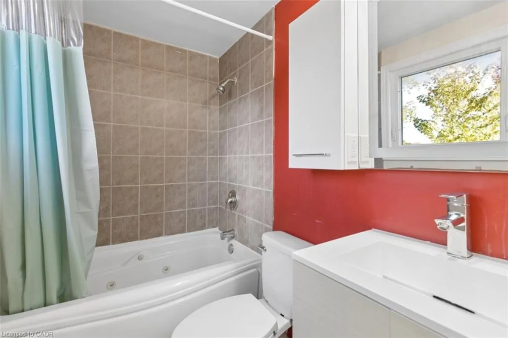 8 Forest Glen Crescent