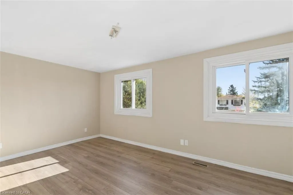 8 Forest Glen Crescent