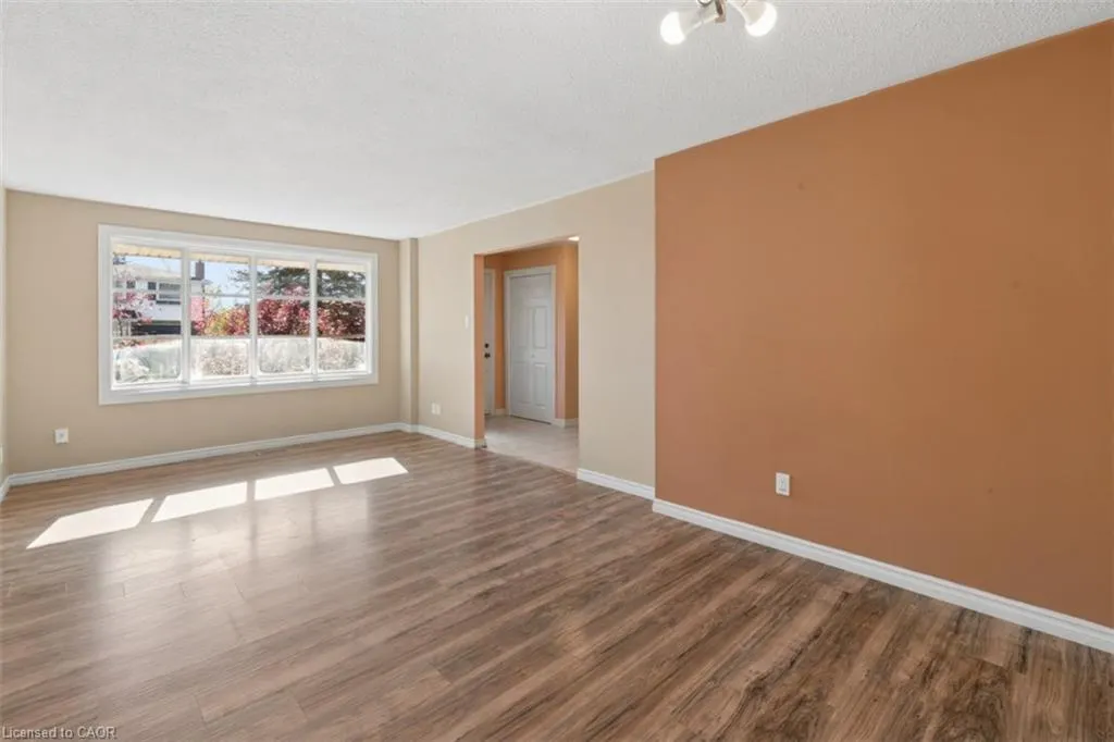 8 Forest Glen Crescent
