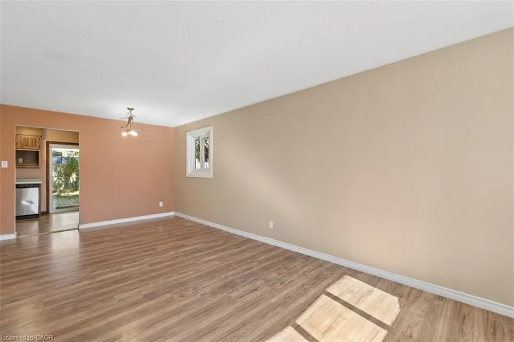 8 Forest Glen Crescent