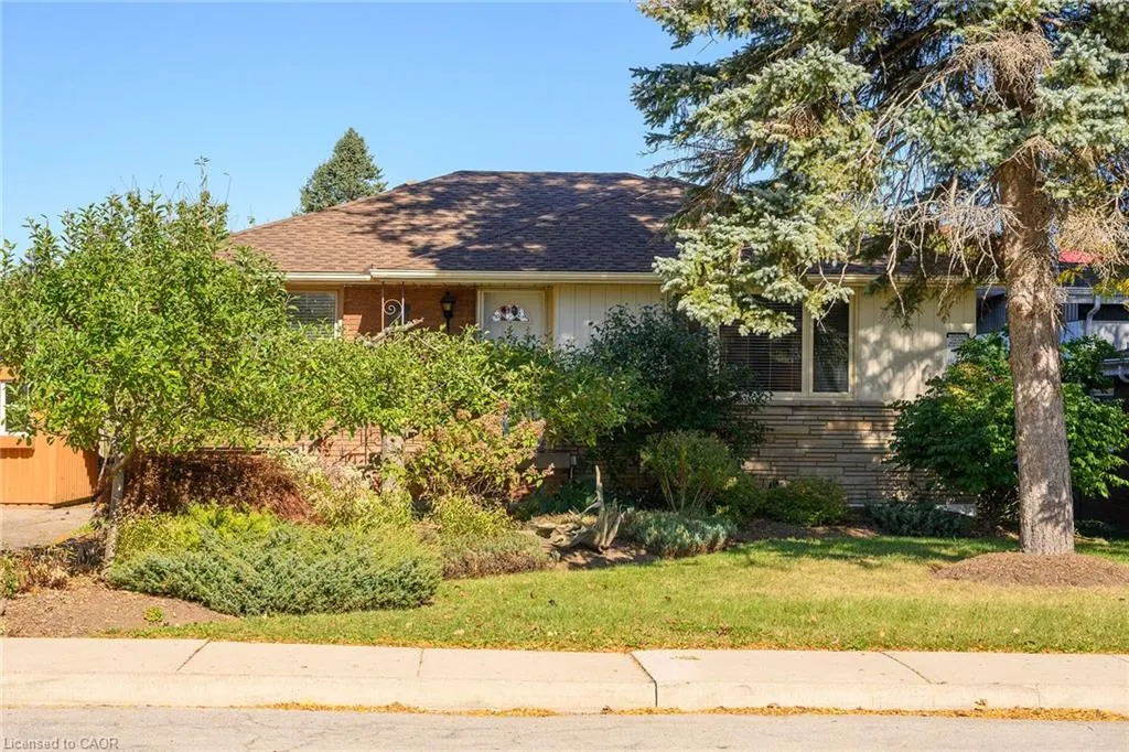 6 Sandringham Avenue