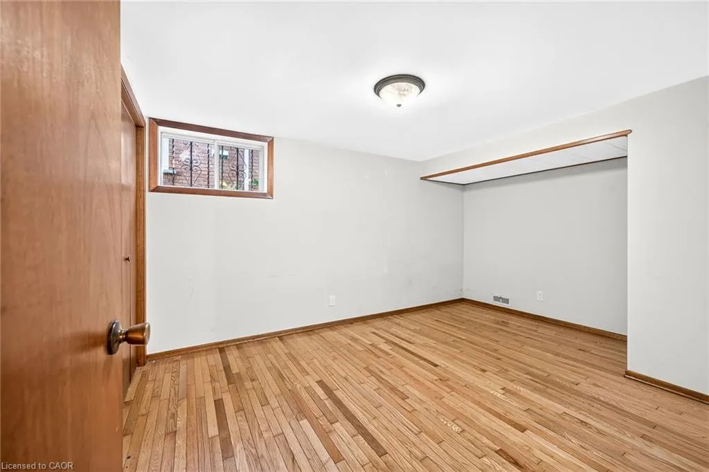 6 Sandringham Avenue