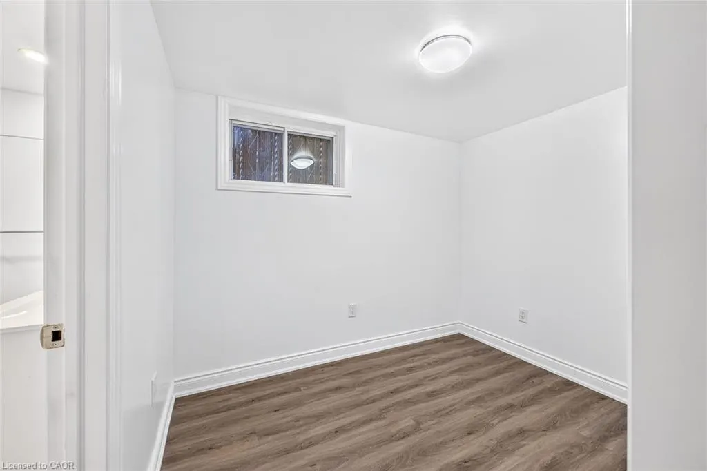 6 Sandringham Avenue