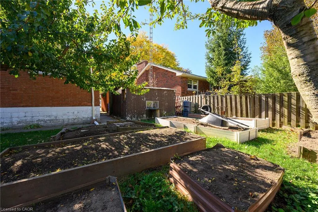 6 Sandringham Avenue