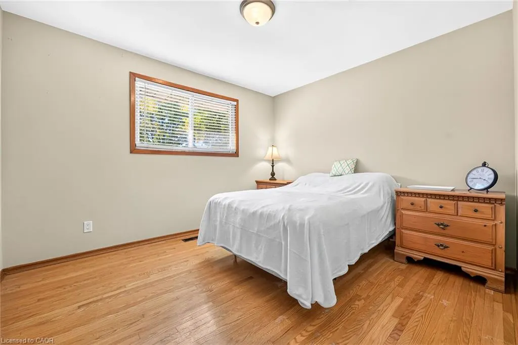 6 Sandringham Avenue