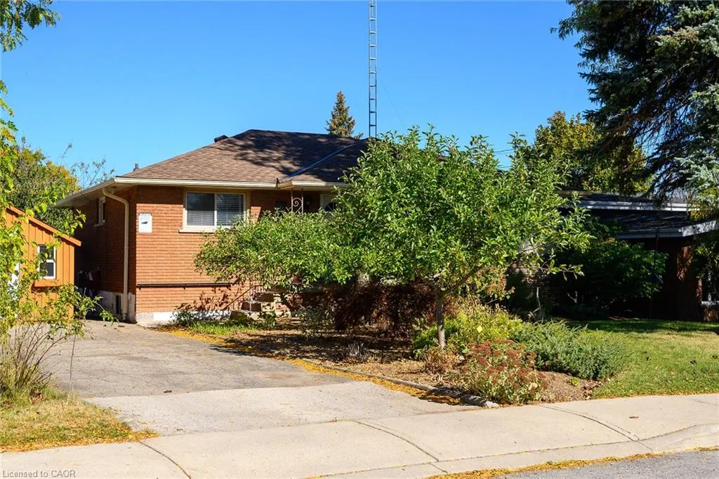 6 Sandringham Avenue