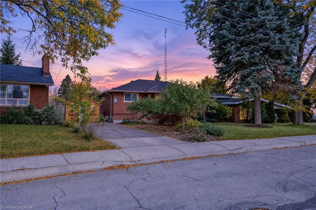 6 Sandringham Avenue
