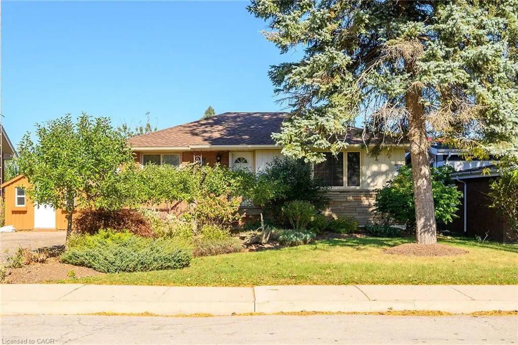 6 Sandringham Avenue