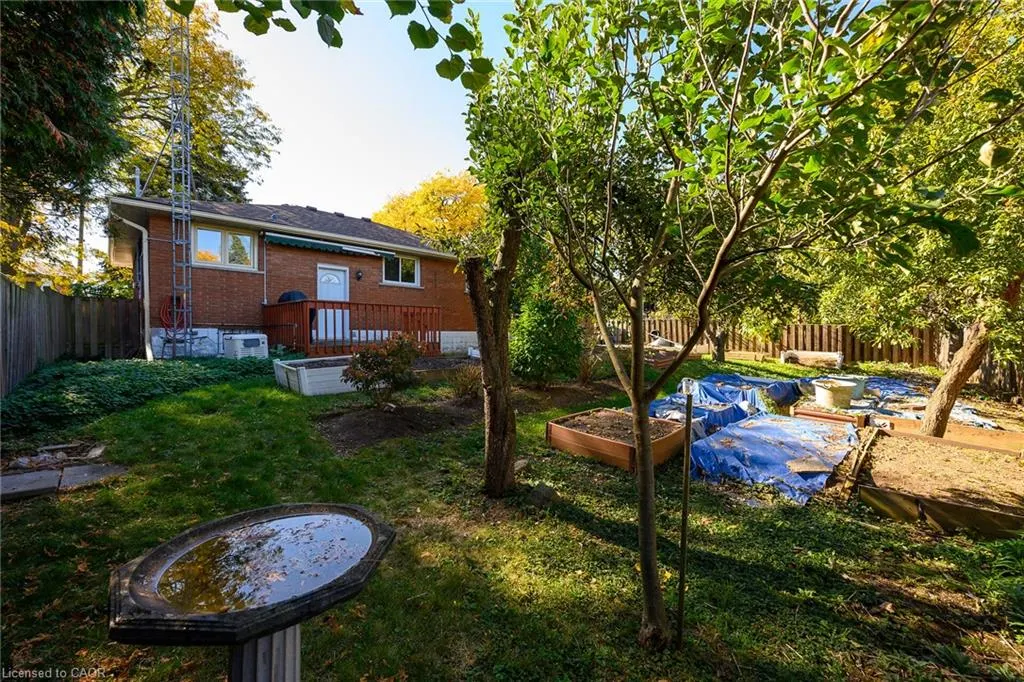 6 Sandringham Avenue