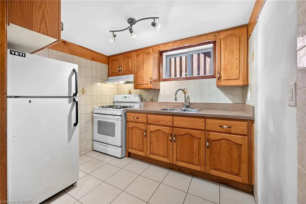 6 Sandringham Avenue