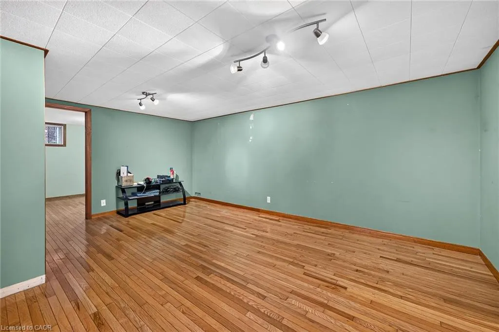 6 Sandringham Avenue