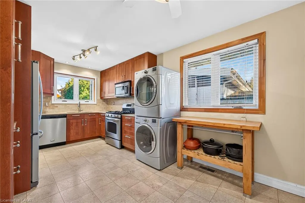 6 Sandringham Avenue