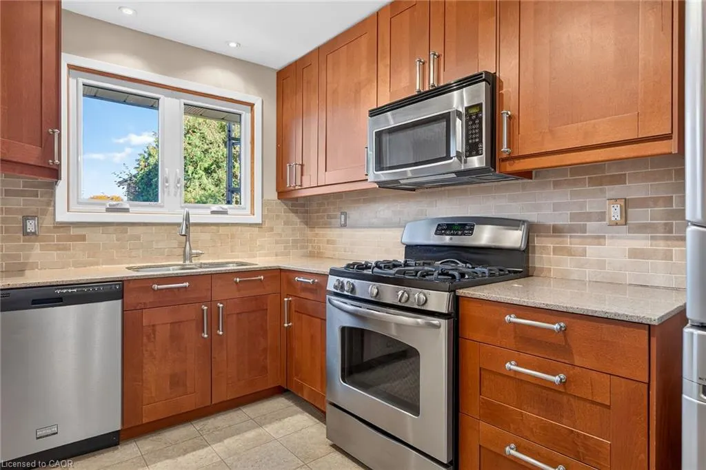 6 Sandringham Avenue