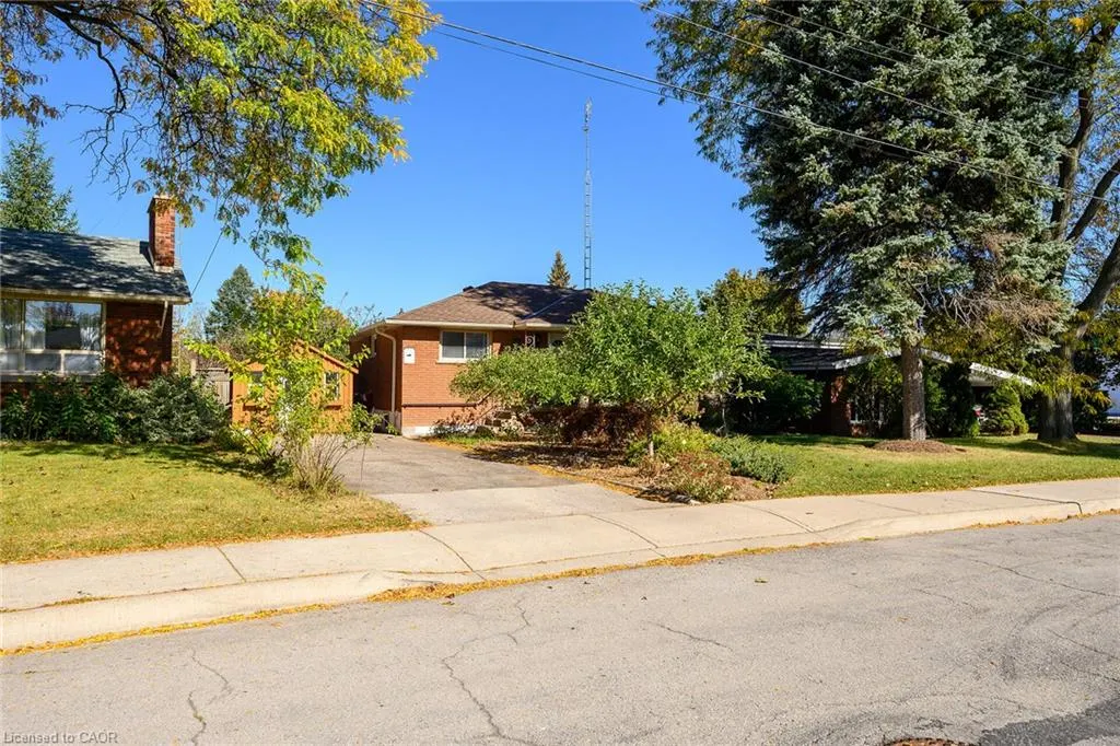 6 Sandringham Avenue
