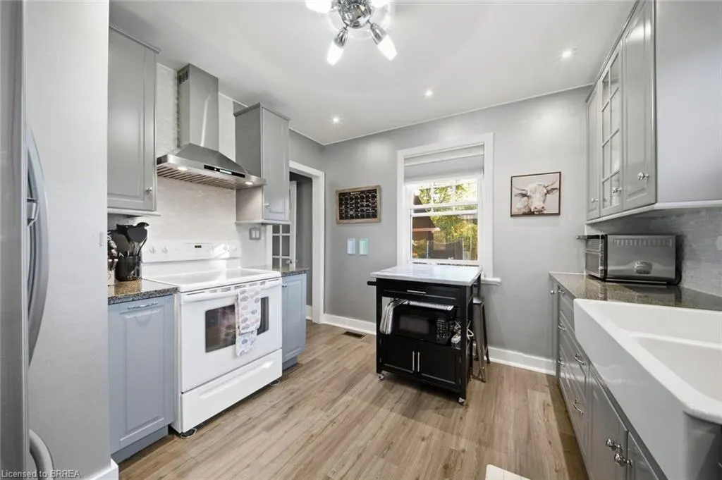 13 Forest Road