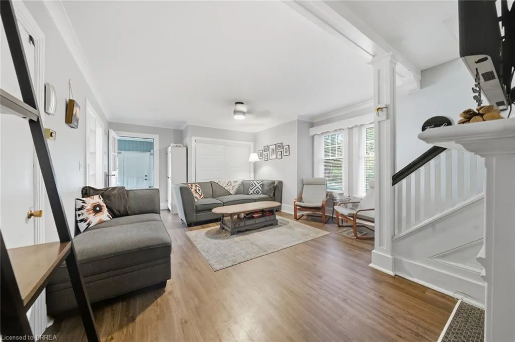 13 Forest Road