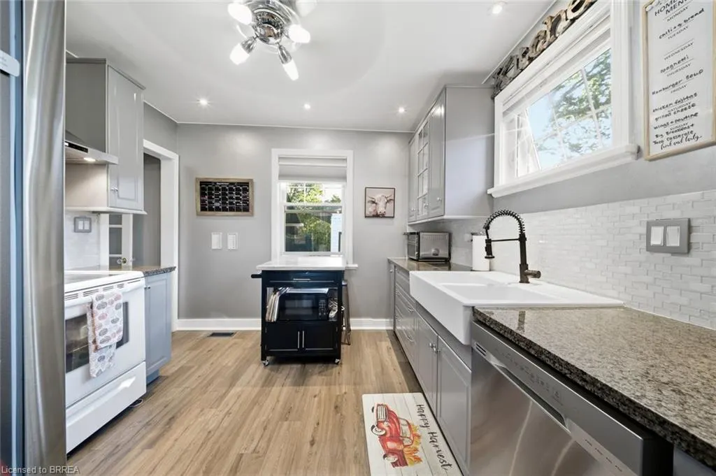 13 Forest Road