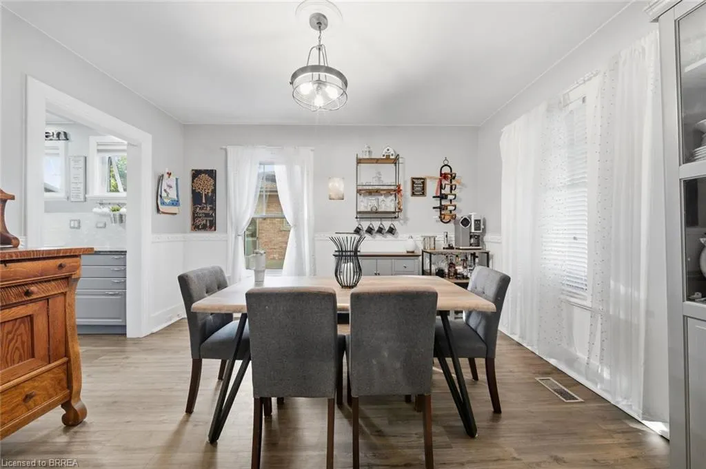 13 Forest Road