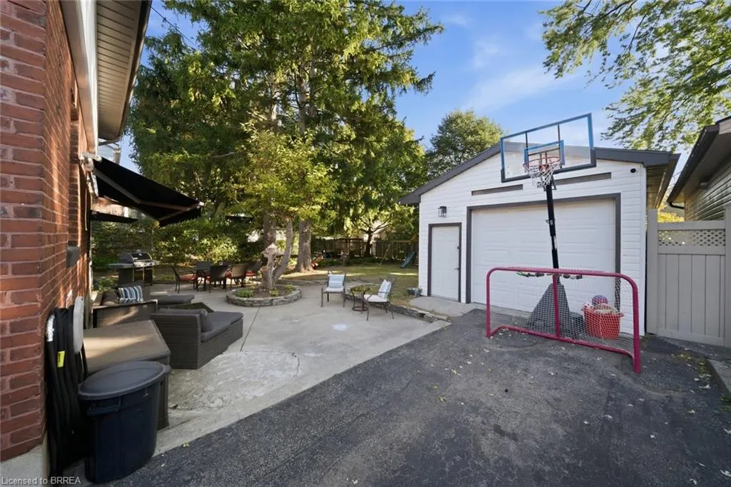 13 Forest Road