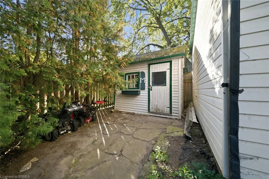 13 Forest Road