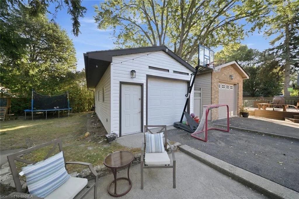 13 Forest Road