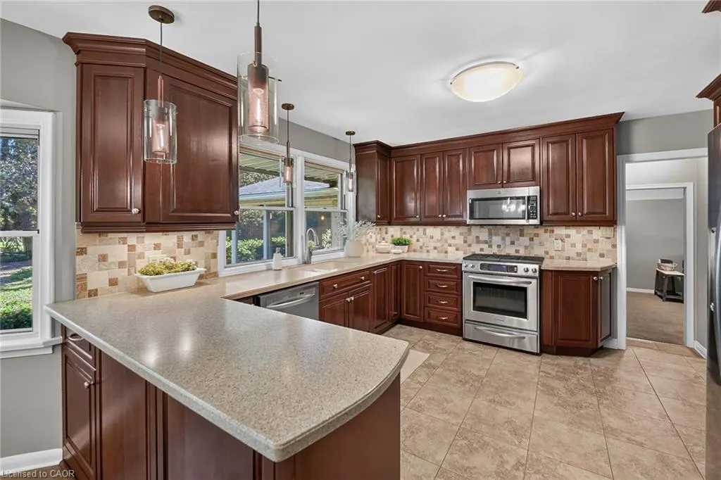12 Baker Road N