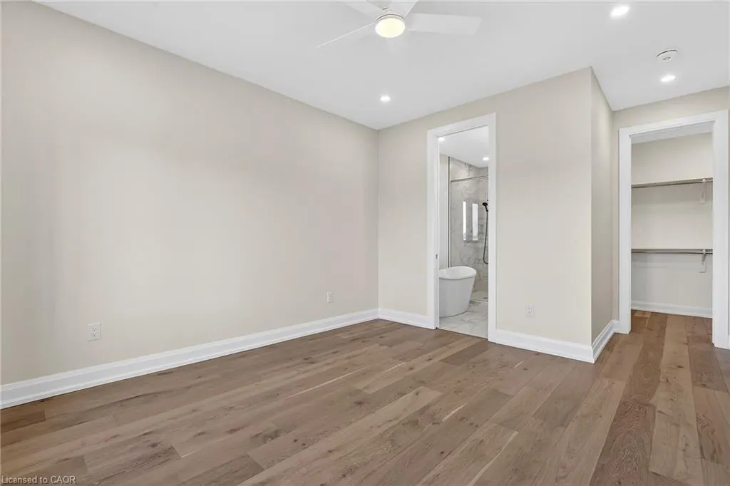 6192 Curlin Crescent
