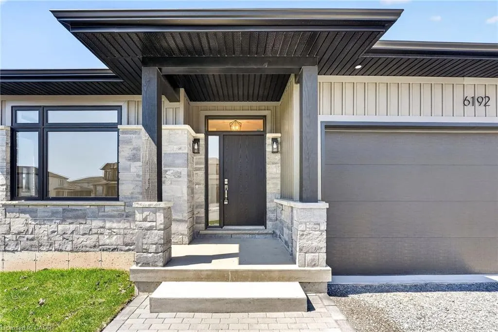 6192 Curlin Crescent
