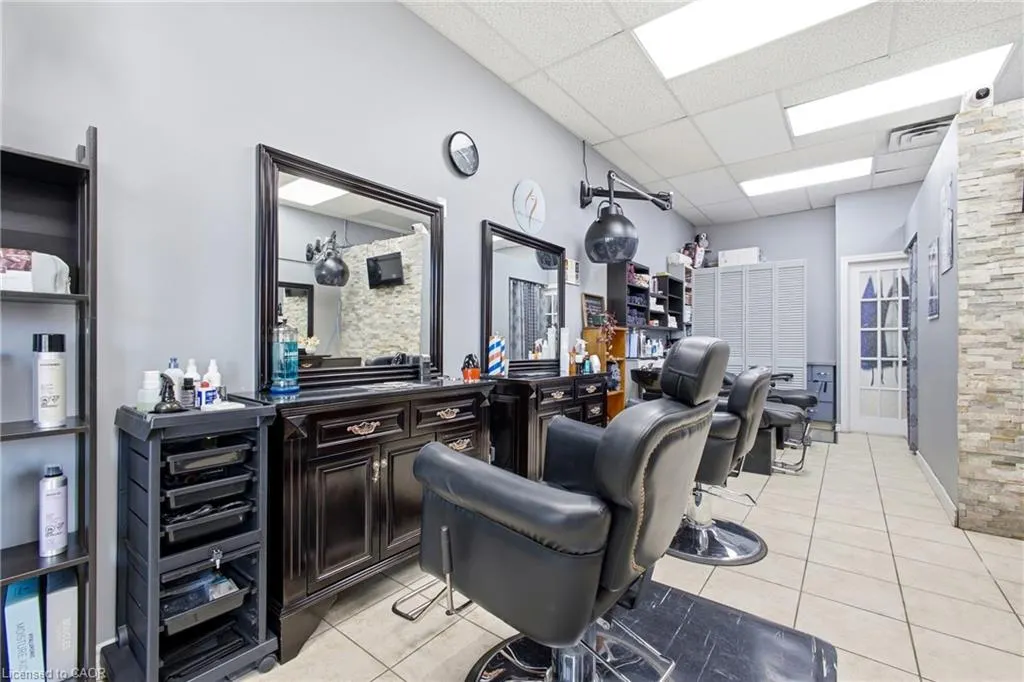 725 Ottawa Street S #106