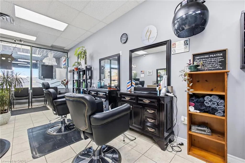 725 Ottawa Street S #106