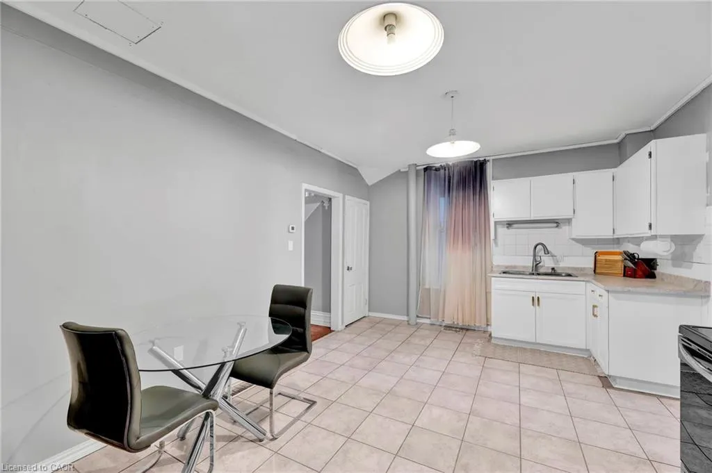 318 Simcoe Street