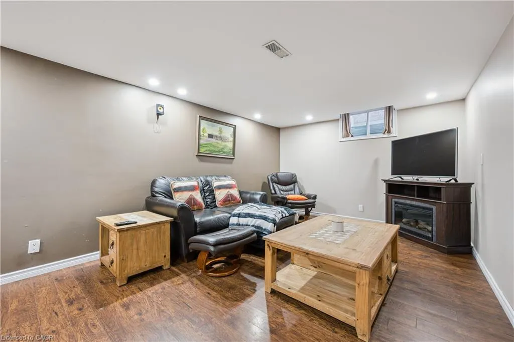7 Kroeger Crescent