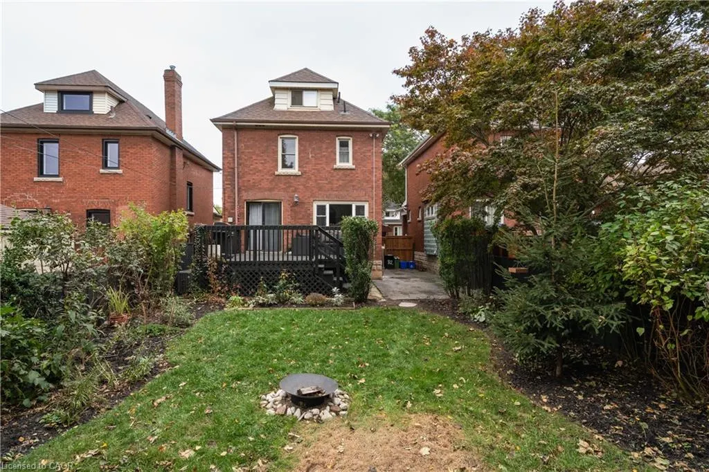 82 Province Street S