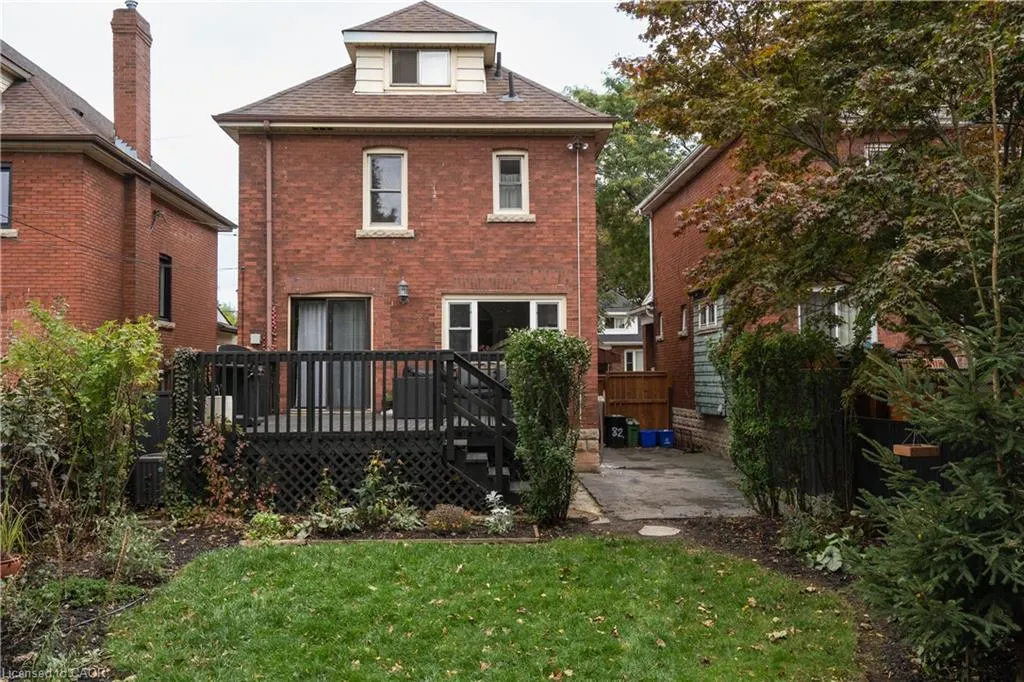 82 Province Street S