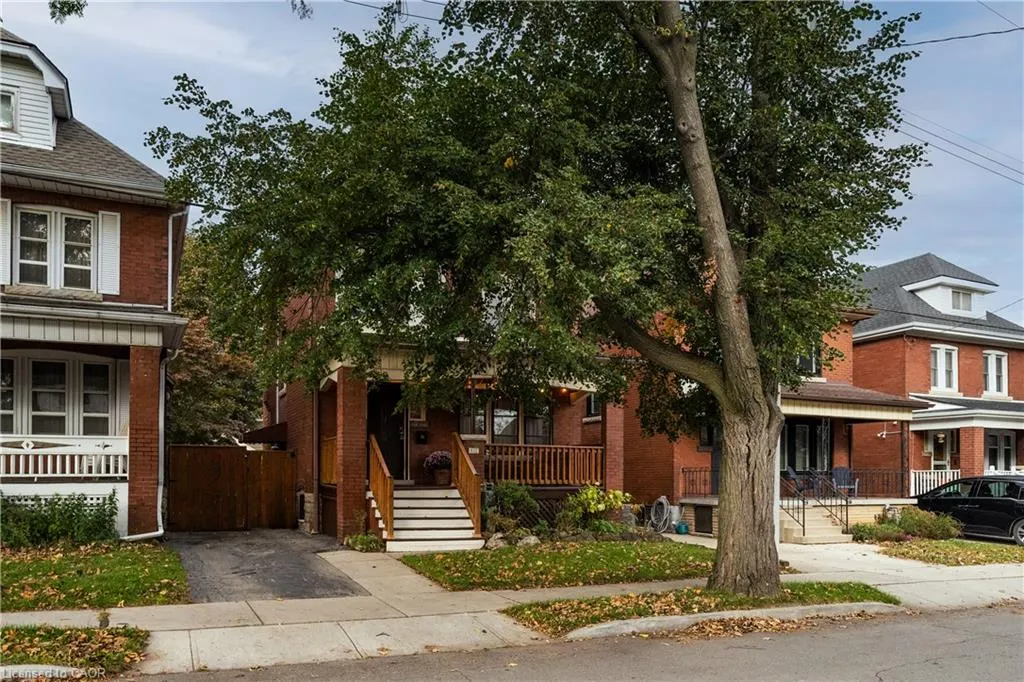 82 Province Street S