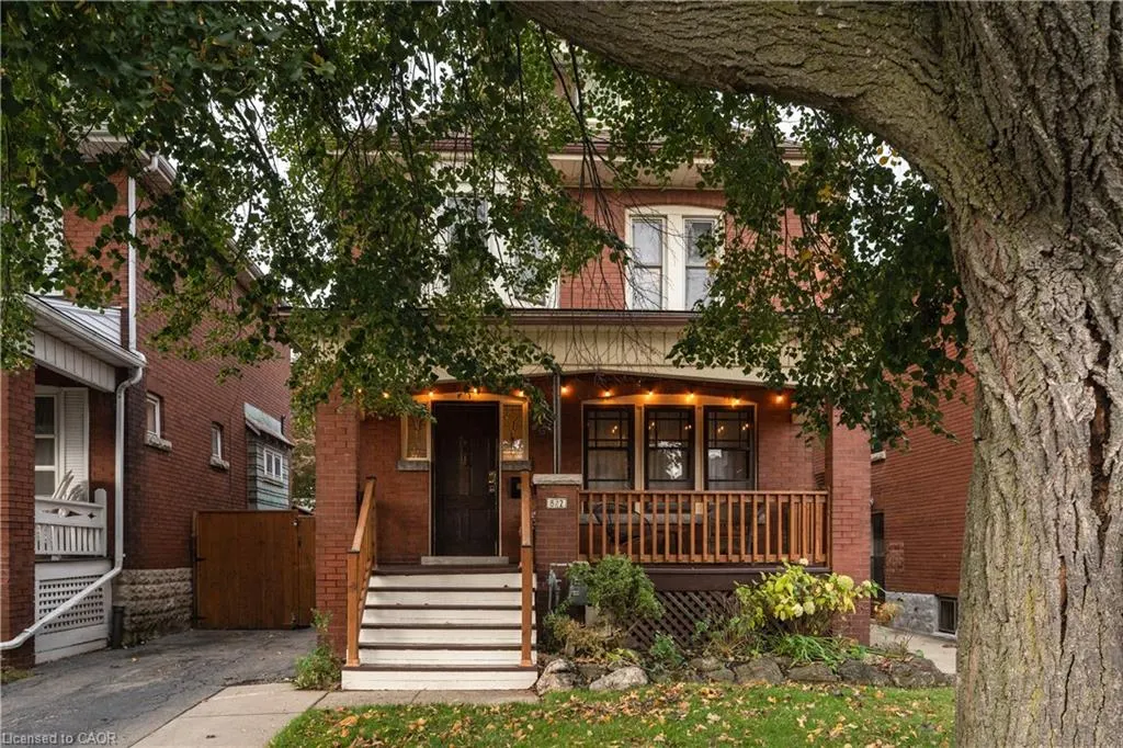 82 Province Street S