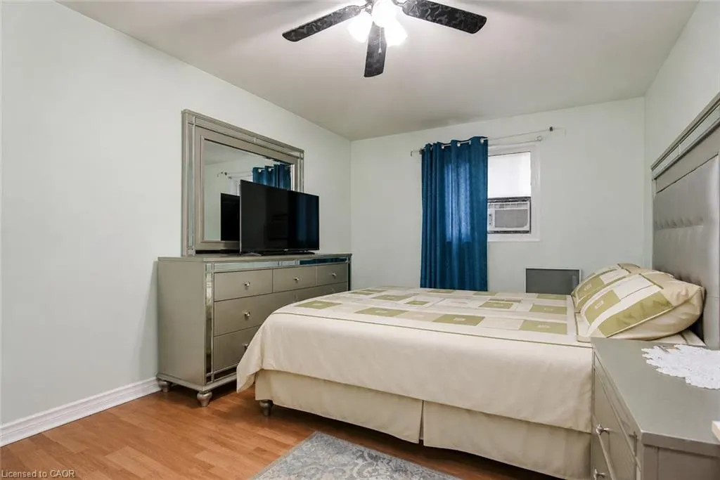 304 Bluevale Street N #C