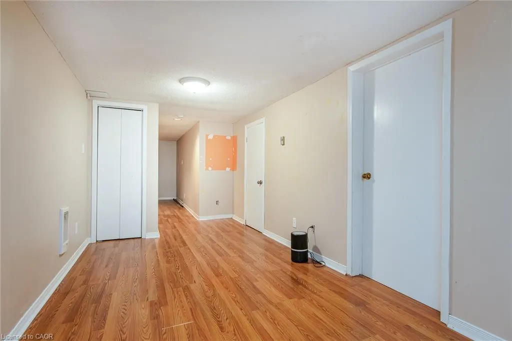 304 Bluevale Street N #C