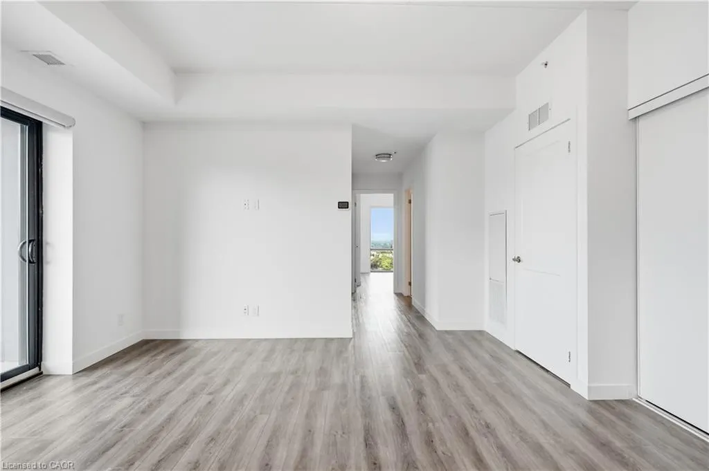 15 Queen Street S #1302