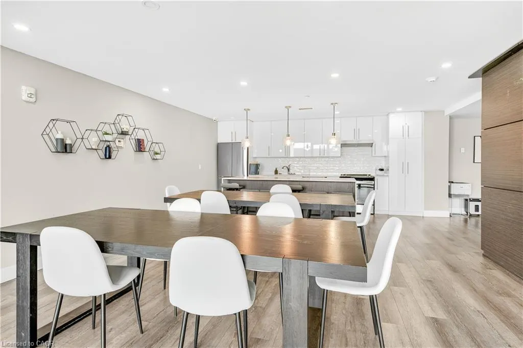 15 Queen Street S #1302